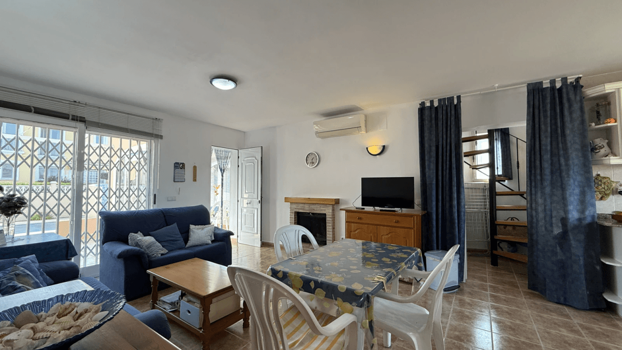 Sonnige 3 Schlafzimmer Villa in Els Poblets mit Pool