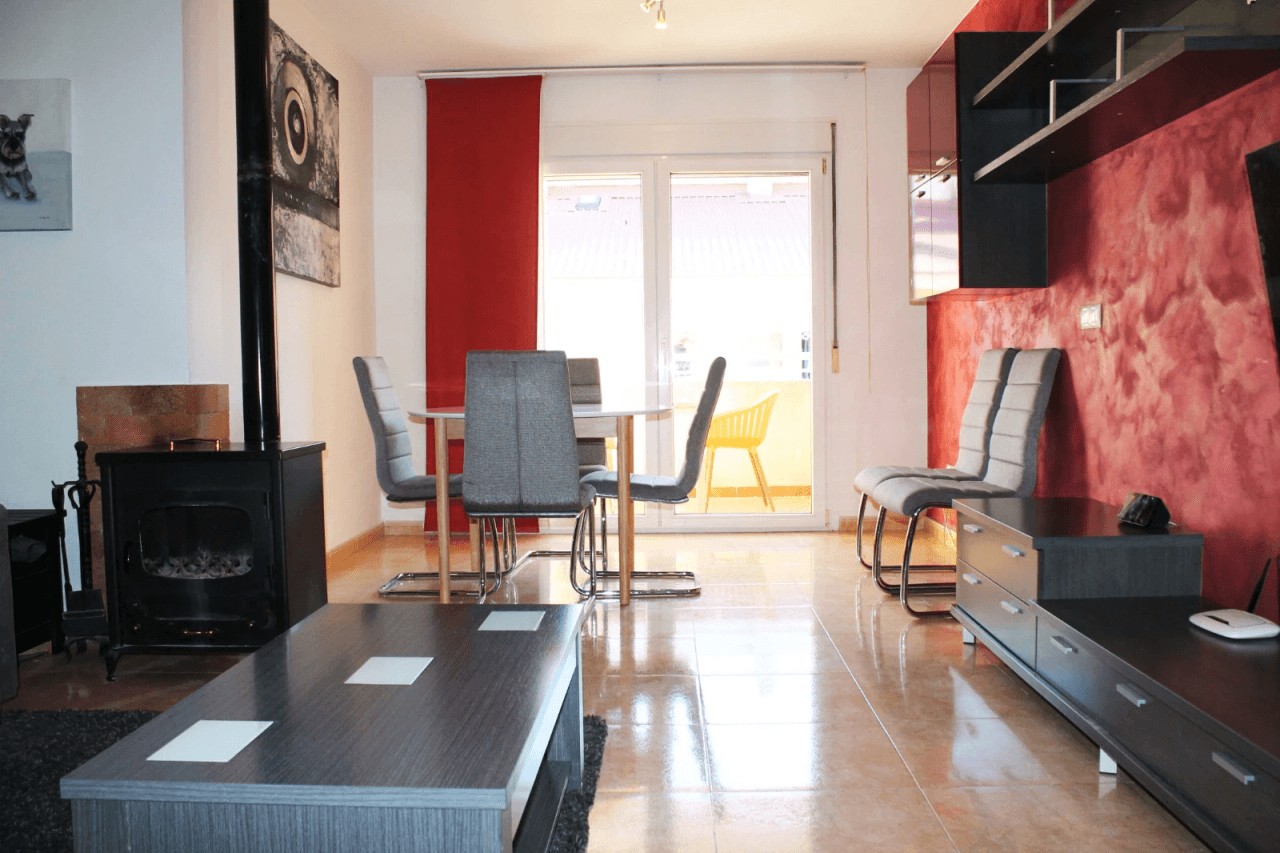 Wohnung in Vergel mit 3 Schlafzimmern, Parkplatz und Abstellraum.