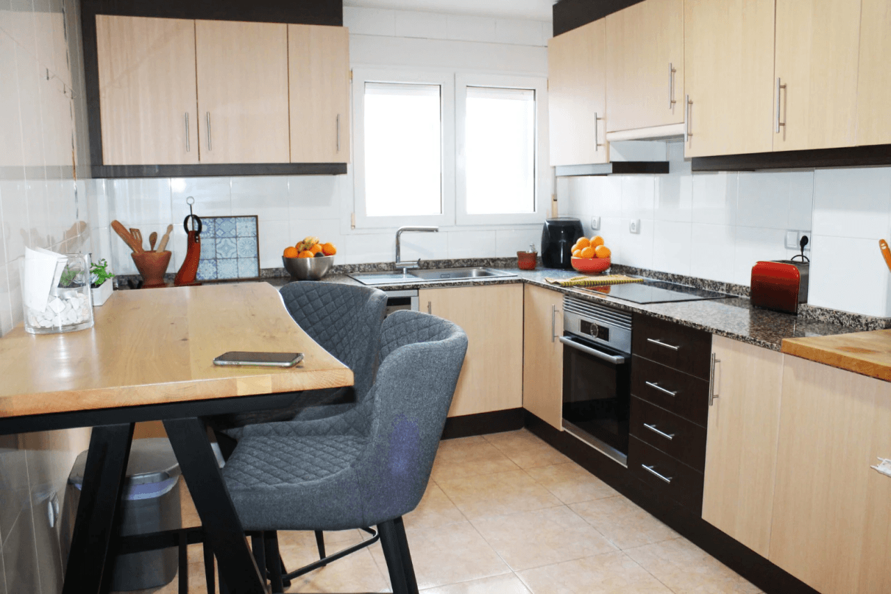 Wohnung in Vergel mit 3 Schlafzimmern, Parkplatz und Abstellraum.
