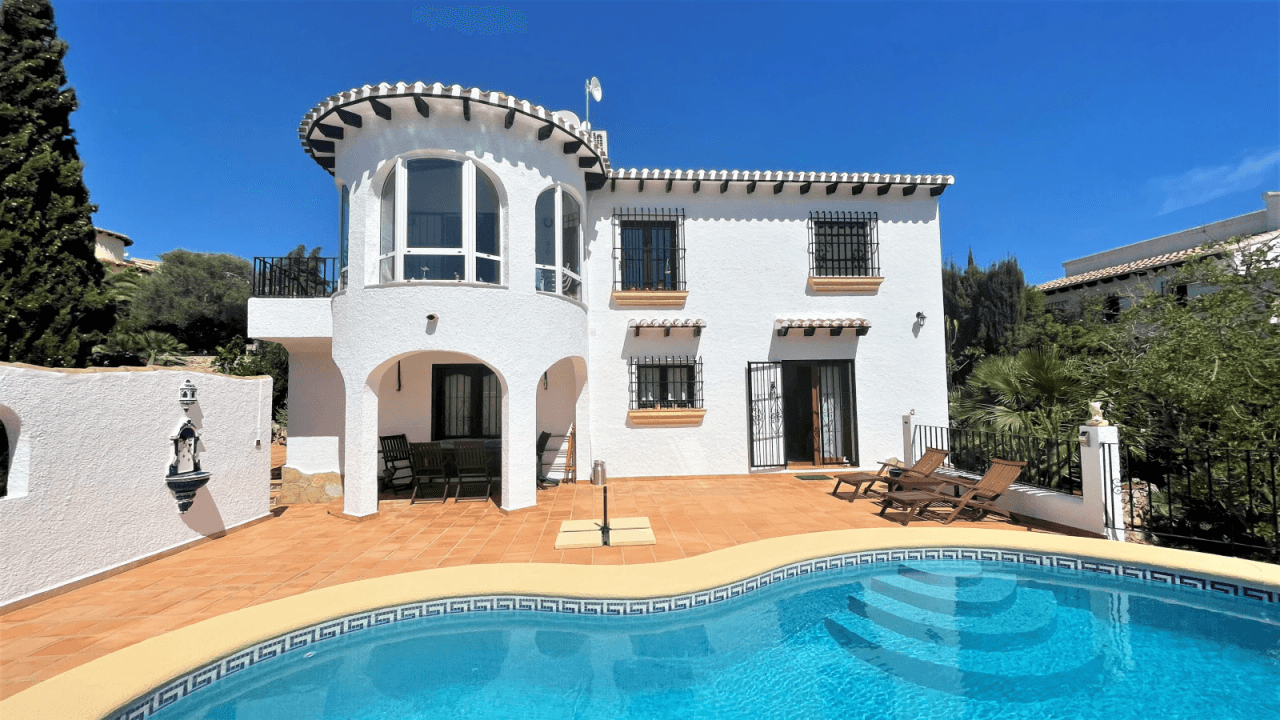 Wunderschöne Villa mit Meer- und Bergblick