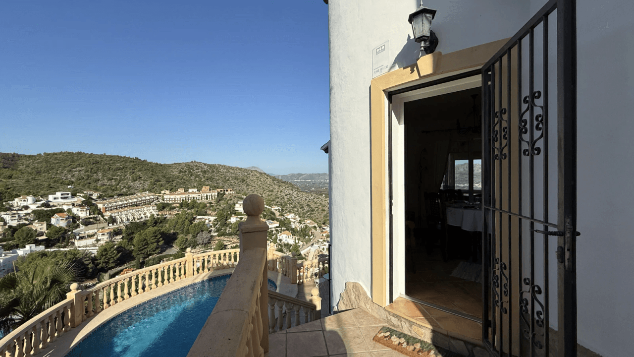 Freistehendes Haus mit Meerblick und zwei Wohneinheiten