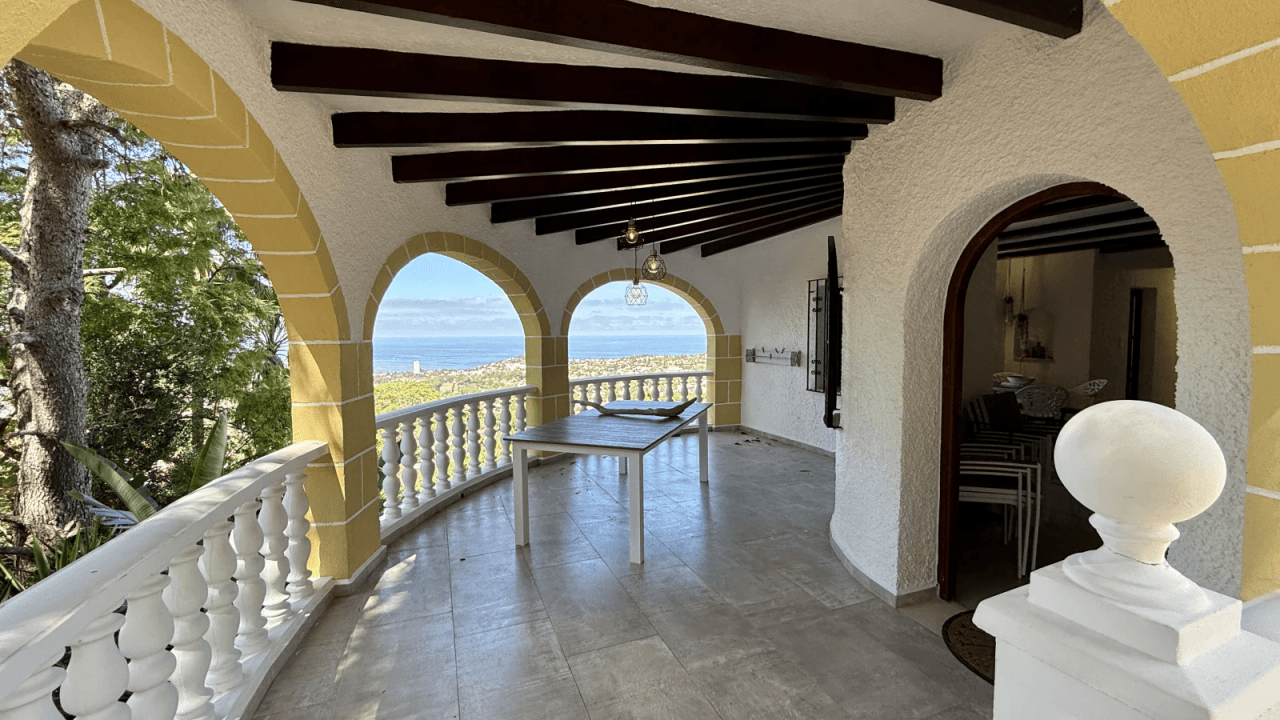 Exklusive Meerblick-Villa mit Infinity-Pool und traumhaftem Außenbereich