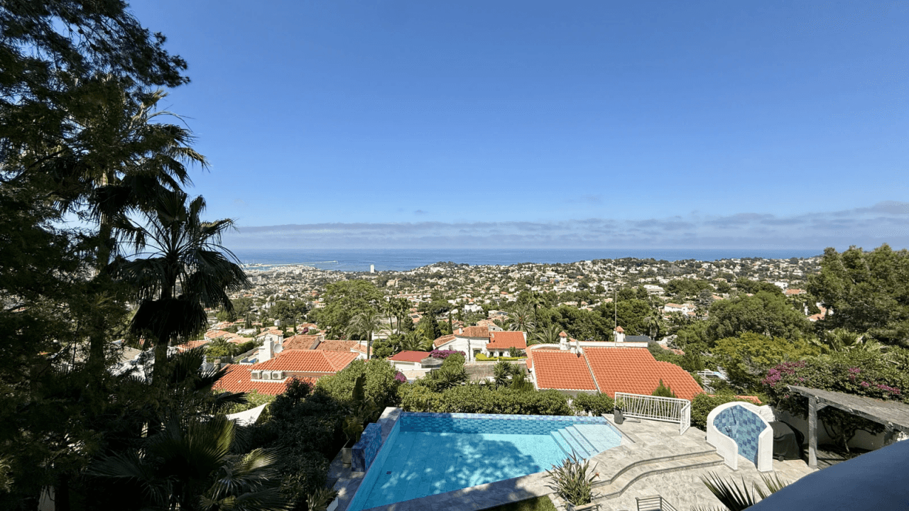 Exklusive Meerblick-Villa mit Infinity-Pool und traumhaftem Außenbereich