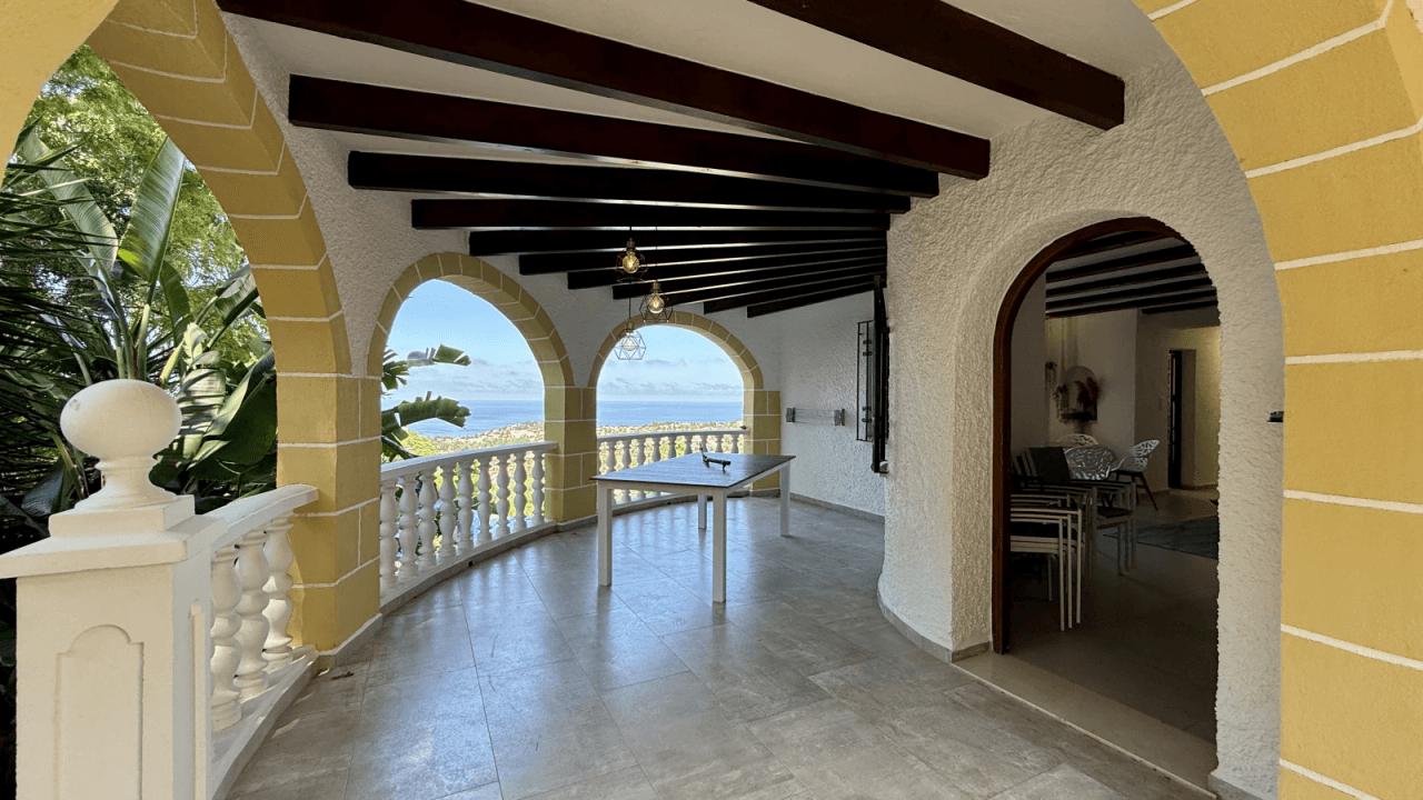 Exklusive Meerblick-Villa mit Infinity-Pool und traumhaftem Außenbereich