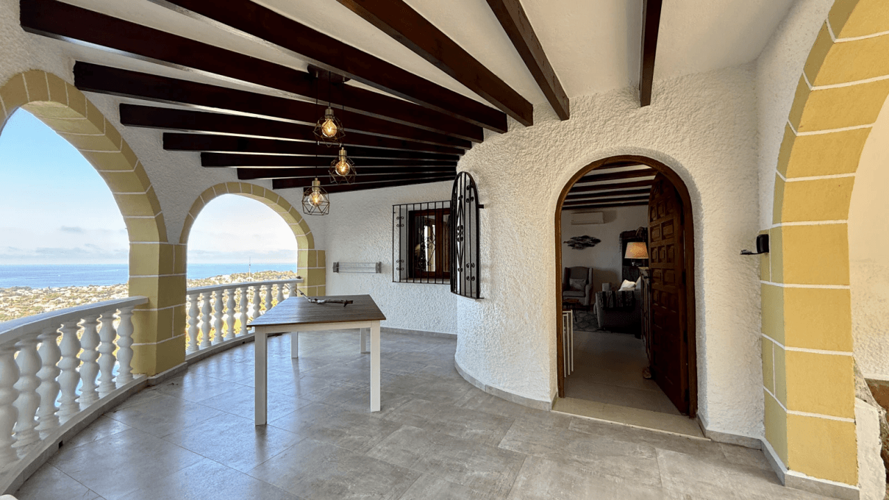 Exklusive Meerblick-Villa mit Infinity-Pool und traumhaftem Außenbereich