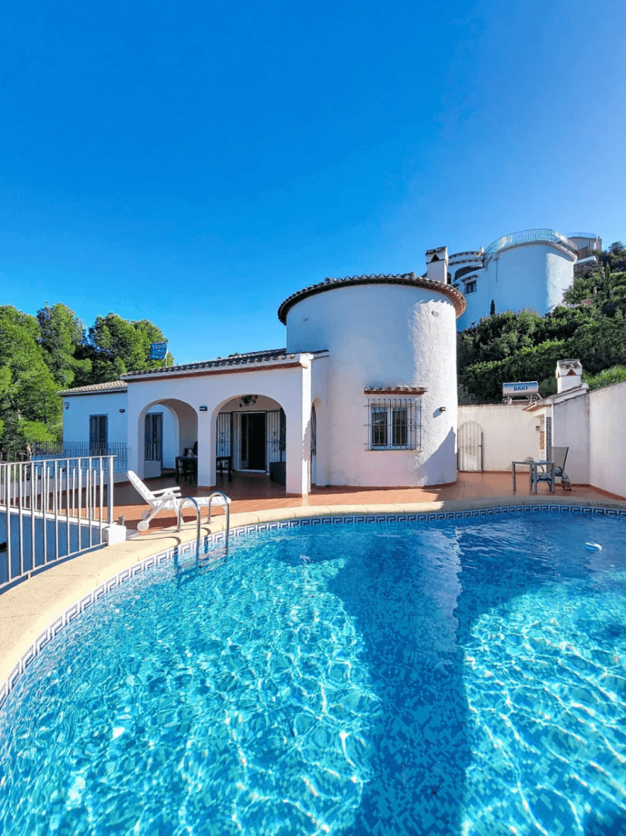 Villa mit Pool in Monte Pego, hell und mit weitem Blick