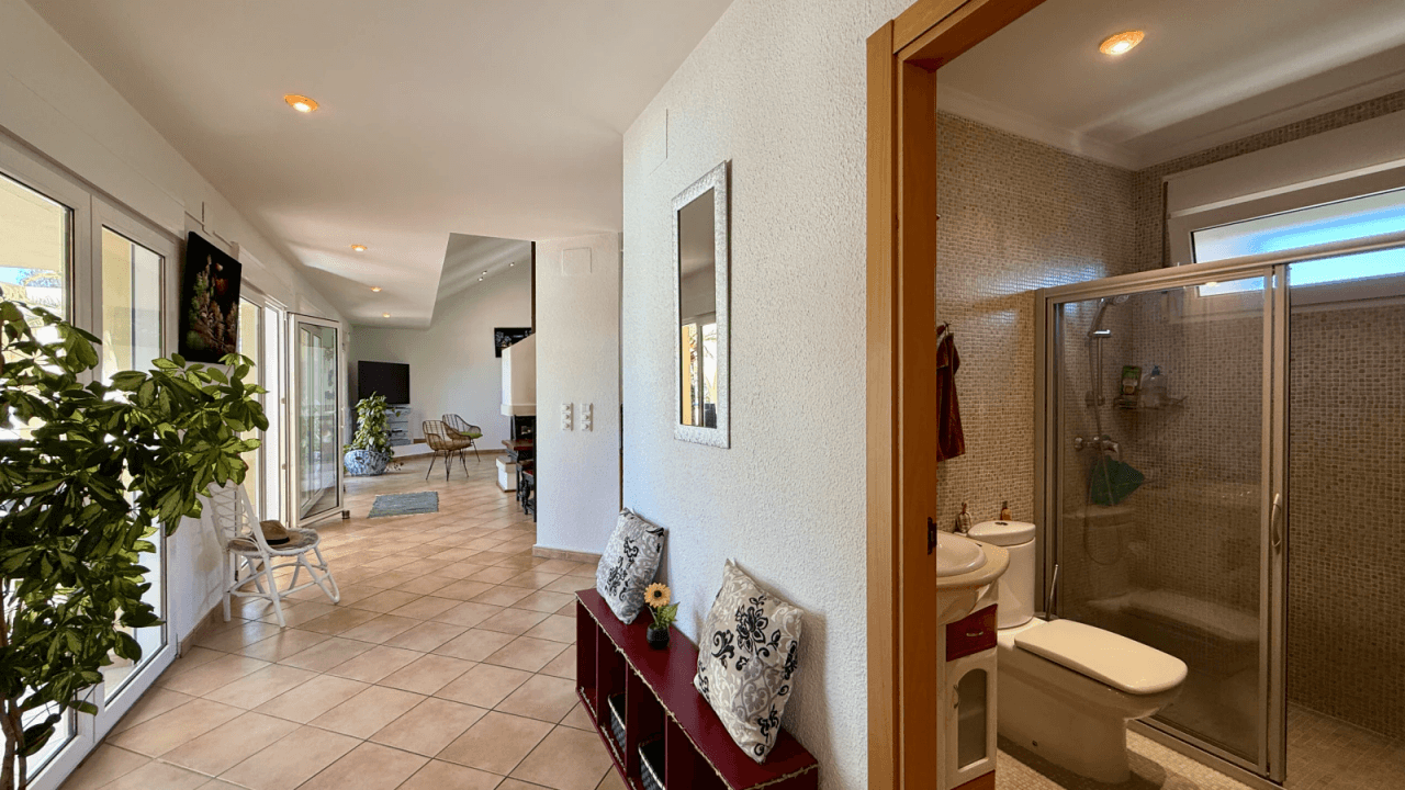 Sehr aussergewöhnliche Luxus Villa auf großem Grundstück in Els Poblets