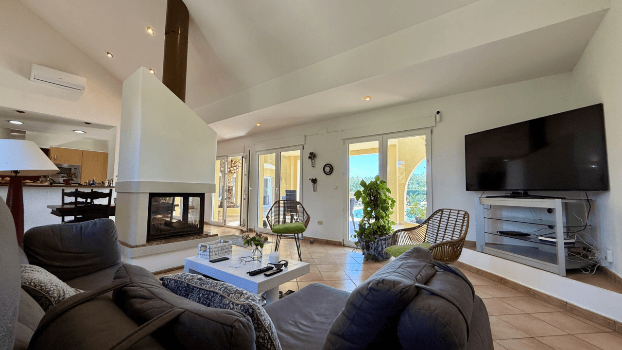 Sehr aussergewöhnliche Luxus Villa auf großem Grundstück in Els Poblets