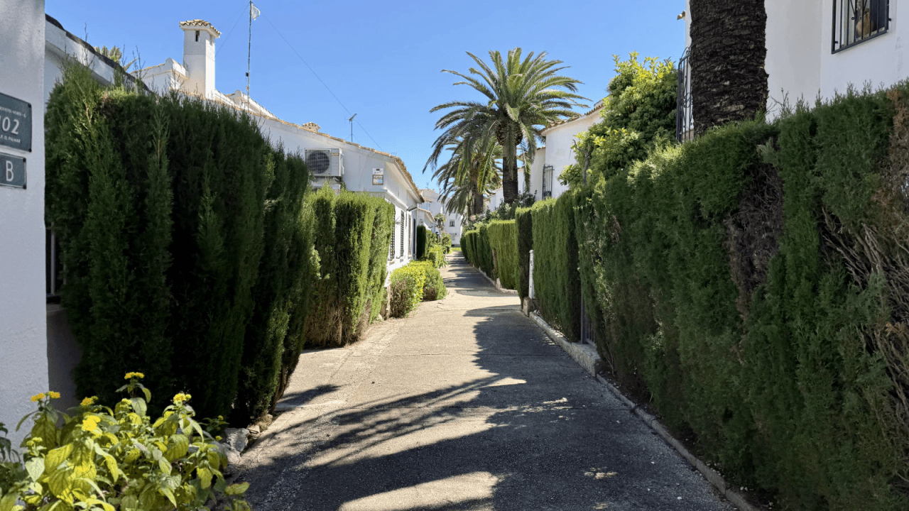 EXCLUSIV: Sehr gepflegtes Reihenhaus mit 3 Schlafzimmern in der beliebten Ferienanlage El Palmar mit großer Poollandschaft