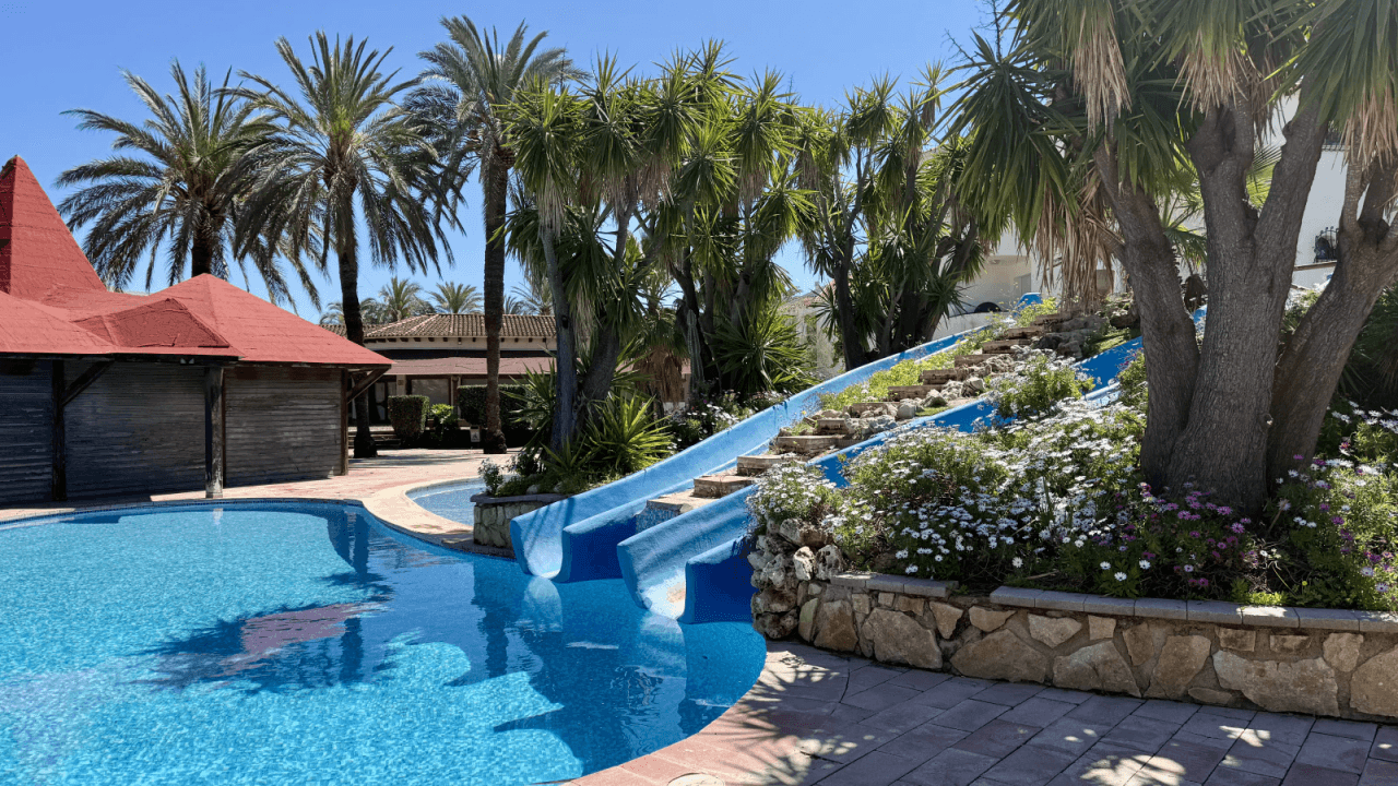 EXCLUSIV: Sehr gepflegtes Reihenhaus mit 3 Schlafzimmern in der beliebten Ferienanlage El Palmar mit großer Poollandschaft