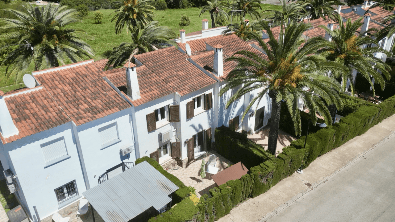 EXCLUSIV: Sehr gepflegtes Reihenhaus mit 3 Schlafzimmern in der beliebten Ferienanlage El Palmar mit großer Poollandschaft