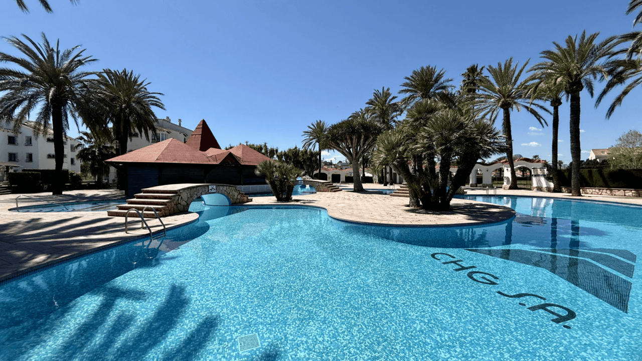 EXCLUSIV: Sehr gepflegtes Reihenhaus mit 3 Schlafzimmern in der beliebten Ferienanlage El Palmar mit großer Poollandschaft