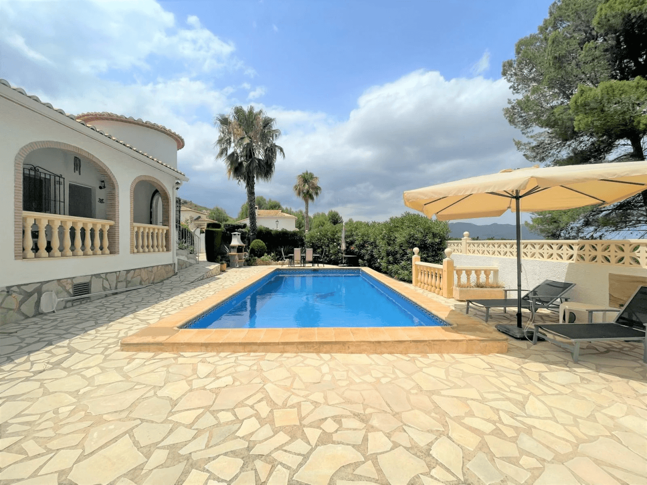 Alquiler. Chalet/Villa à Pedreguer