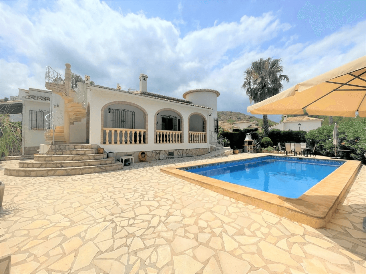 Alquiler. Chalet/Villa à Pedreguer