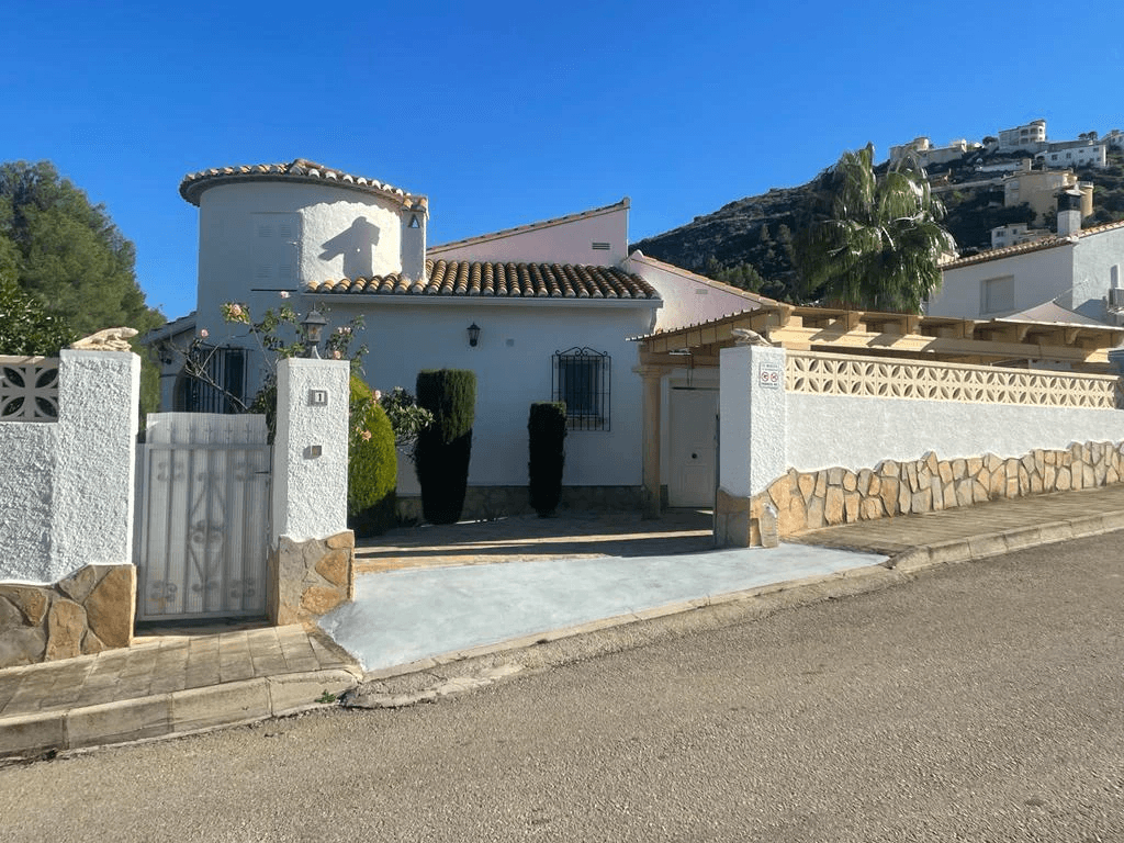 Alquiler. Chalet/Villa à Pedreguer