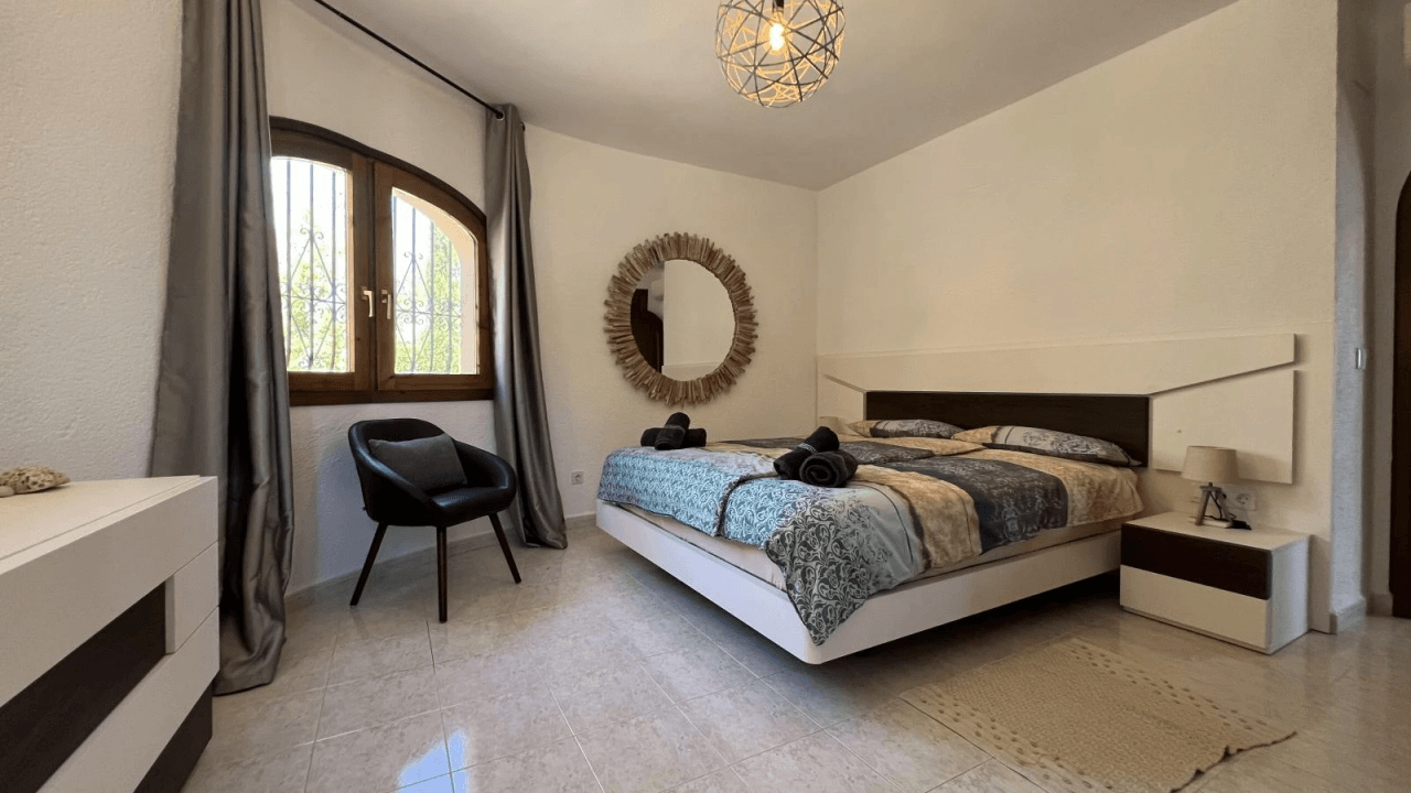 Sonnige Villa mit großem Garten in Marquesa V in Dènia