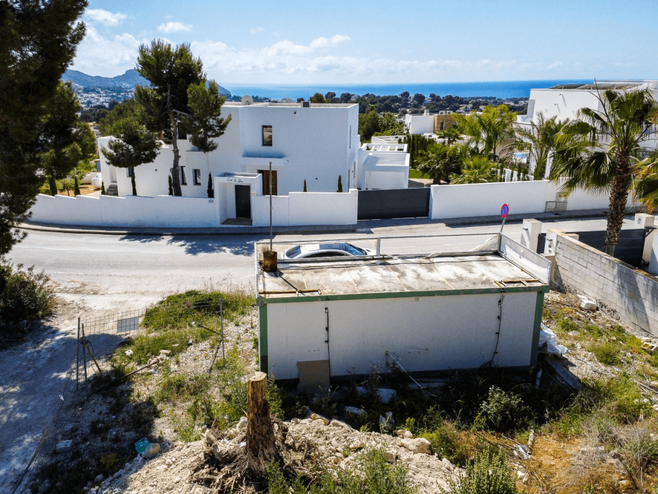 Terrain à vendre à Moraira avec vue sur la mer et infrastructure complète