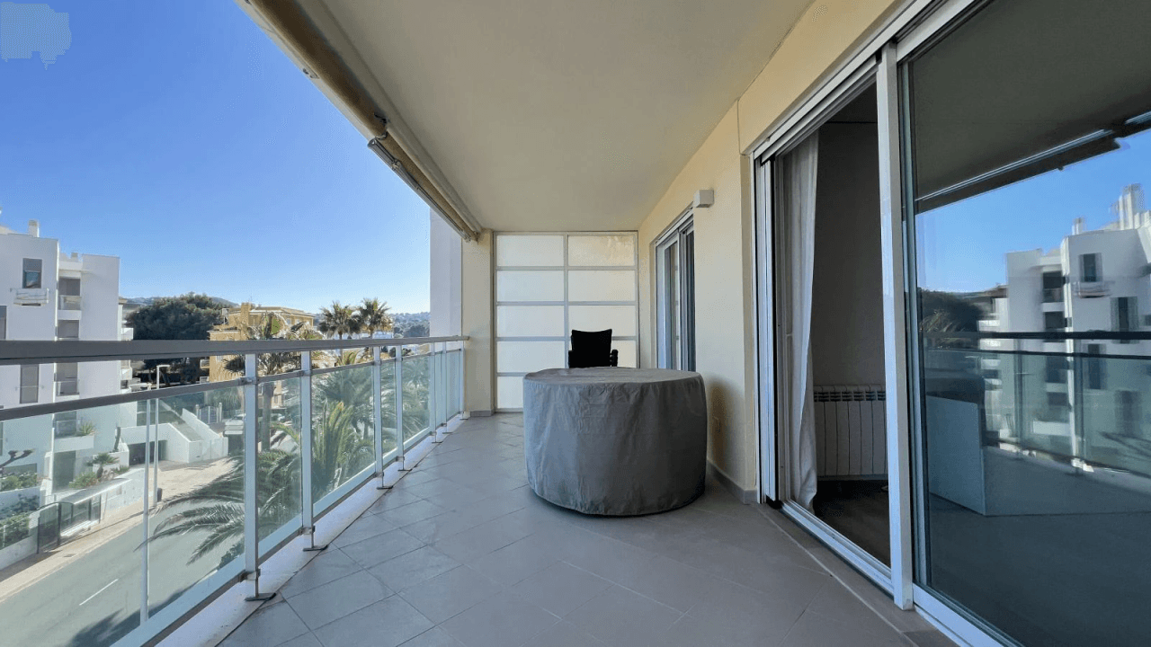 Appartement avec 2 chambres, piscine communautaire et à seulement 50m de la mer Méditerranée !