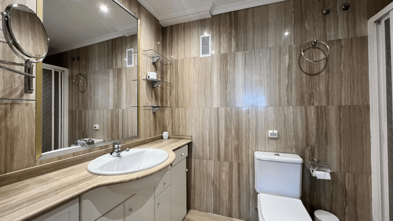 Appartement avec 2 chambres, piscine communautaire et à seulement 50m de la mer Méditerranée !