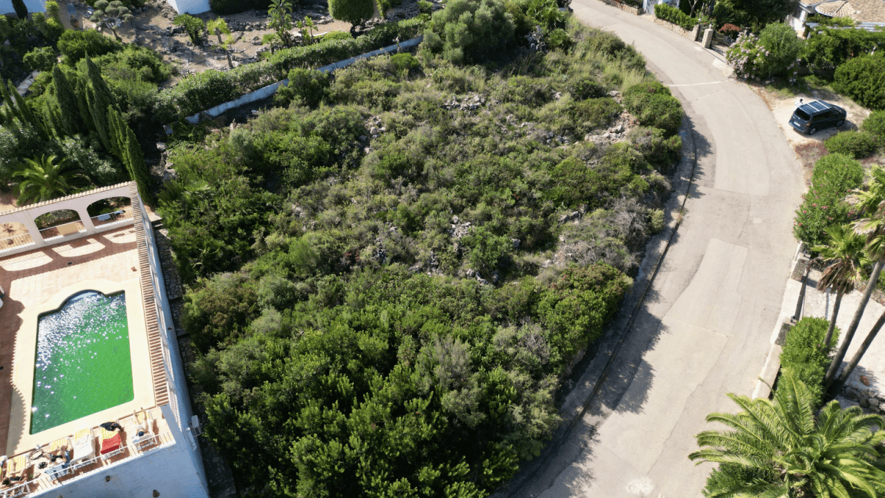 1056 m2 Grundstück am Monte Pego mit super Meerblick