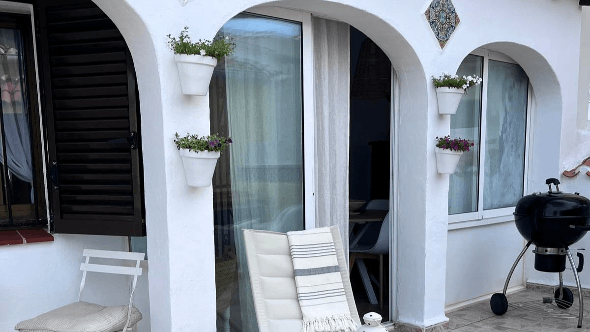Reihenhaus mit Meerblick in zweiter Linie am Strand von Els Poblets