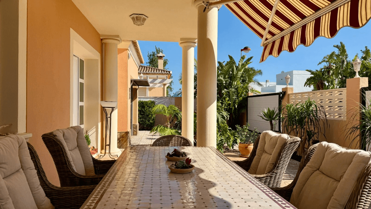 T-0226, Mediterránea, eine hübsche Villa mit Garten