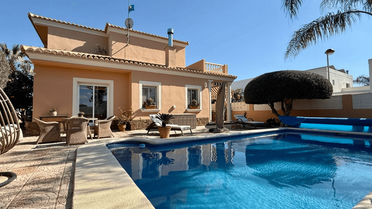 T-0226, Mediterránea, eine hübsche Villa mit Garten