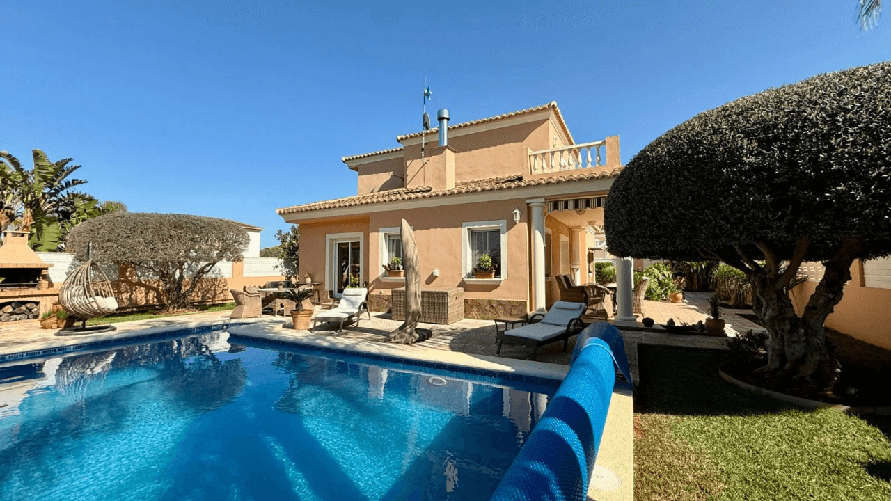 T-0226, Mediterránea, eine hübsche Villa mit Garten