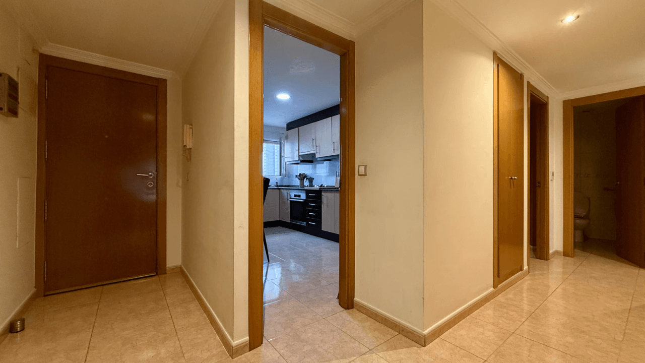 Wohnung in Vergel mit 3 Schlafzimmern, Parkplatz und Abstellraum.