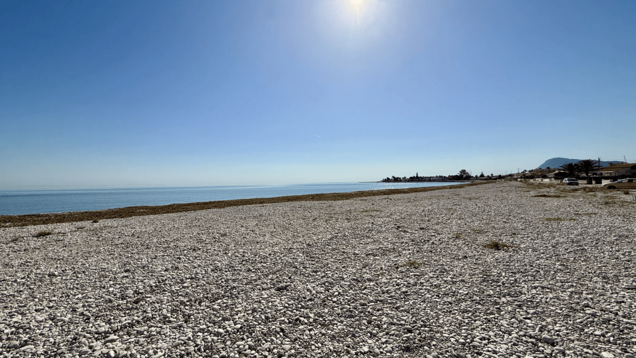 Reihenhaus mit Meerblick in zweiter Linie am Strand von Els Poblets