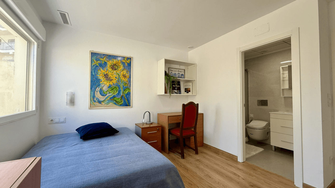 Attraktive Erdgeschosswohnung in einer exklusiven, geschlossenen Residenz mit großzügiger Terrasse und schönem teilweisem Meerblick
