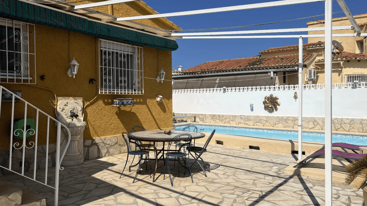 Villa just a few minutes from the sea in Els Poblets
