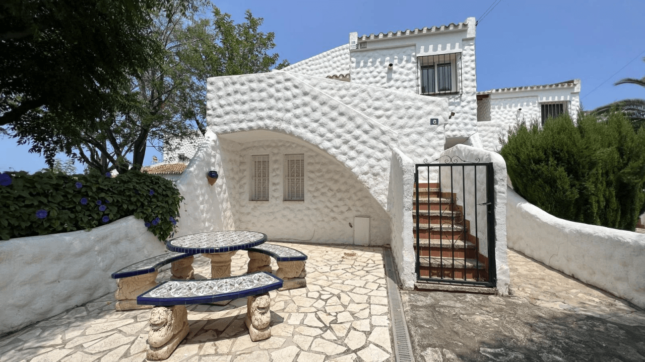 Apartment in a quiet area with pool in Els Poblets