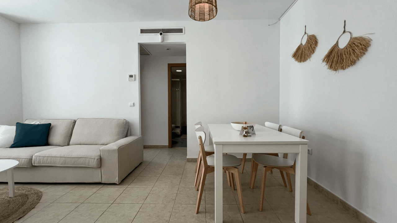 Modern appartment close to the centre and with Comunitypool.