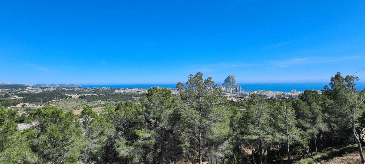 GROSSES GRUNDSTÜCK MIT PANORAMABLICK IN CALPE