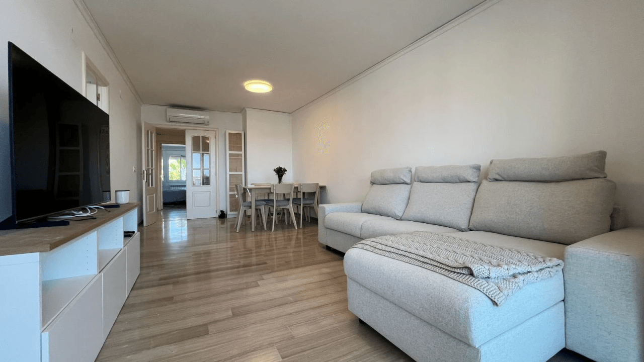 Appartment with 2 bedrooms, community pool and only 50m from the Mediterranean sea!