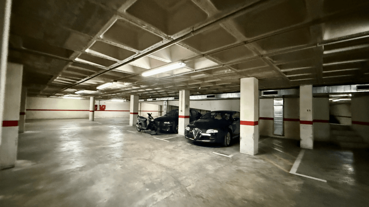 Wohnung in Vergel mit 3 Schlafzimmern, Parkplatz und Abstellraum.
