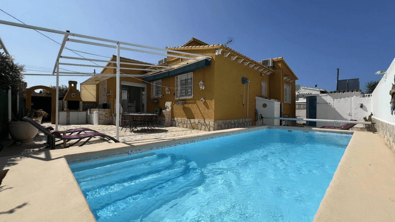 Villa just a few minutes from the sea in Els Poblets
