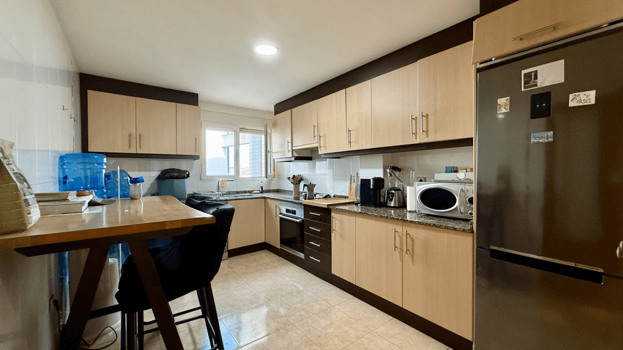 Wohnung in Vergel mit 3 Schlafzimmern, Parkplatz und Abstellraum.