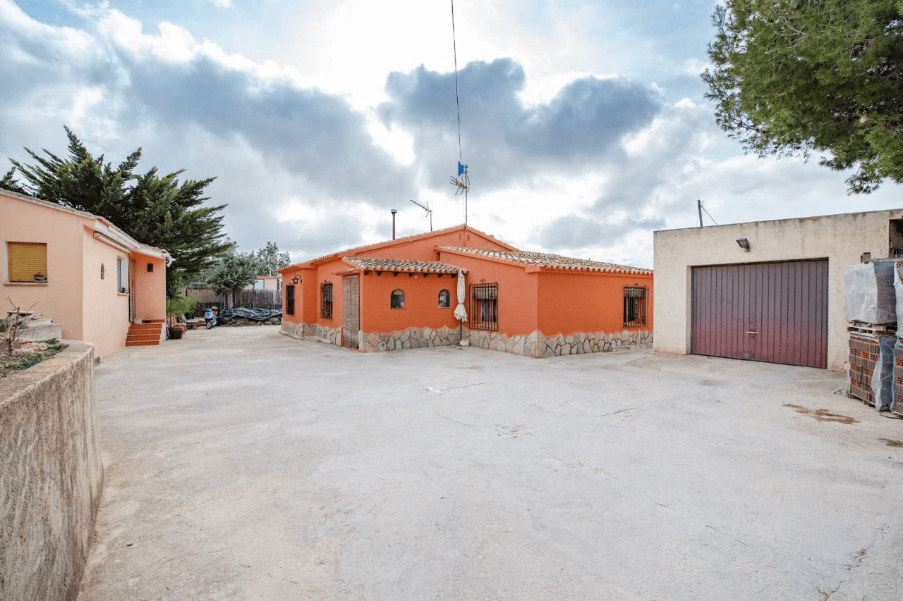 Charmante finca orientée plein sud avec vue dégagée à Benissa
