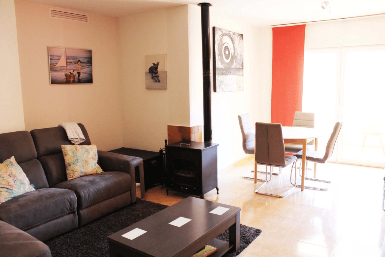 Wohnung in Vergel mit 3 Schlafzimmern, Parkplatz und Abstellraum.