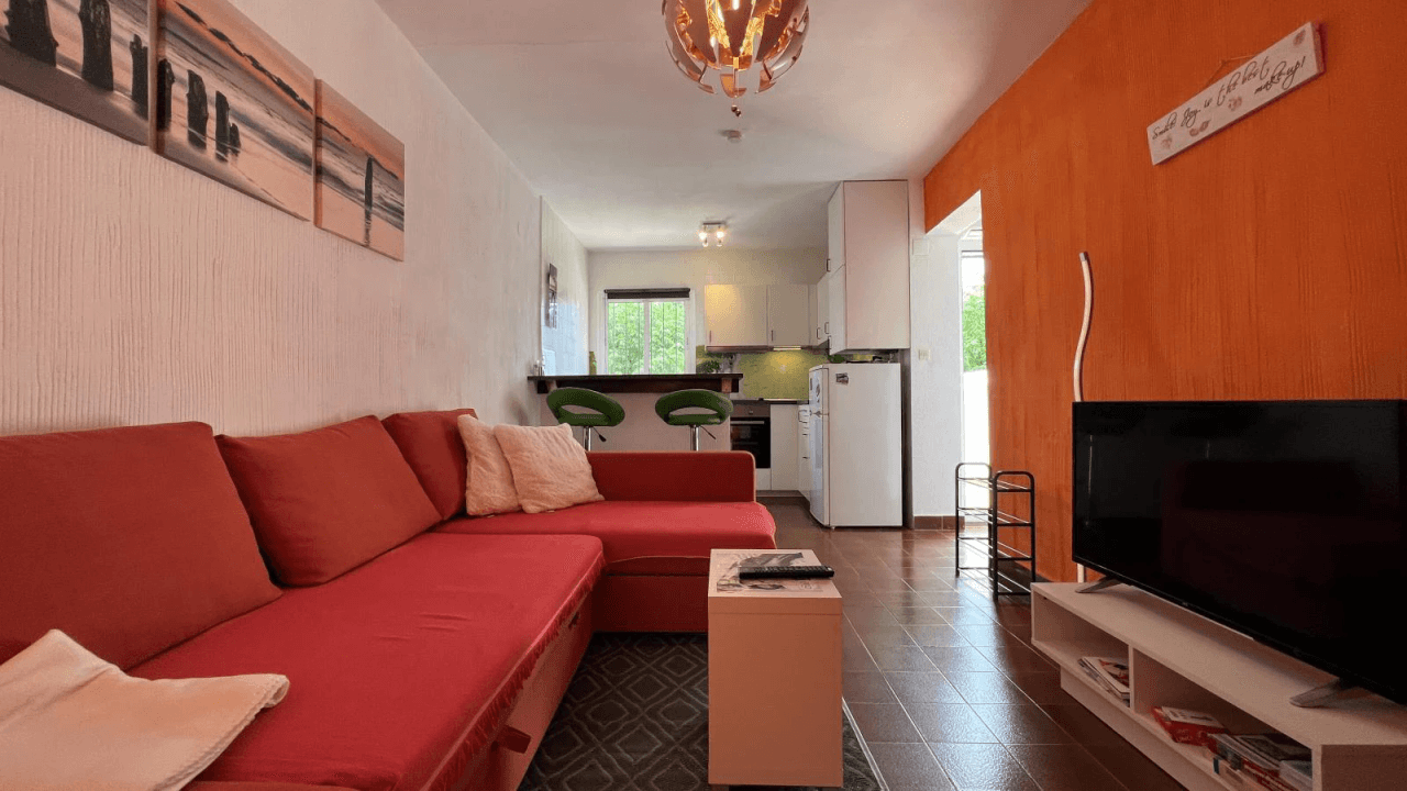Apartment in a quiet area with pool in Els Poblets