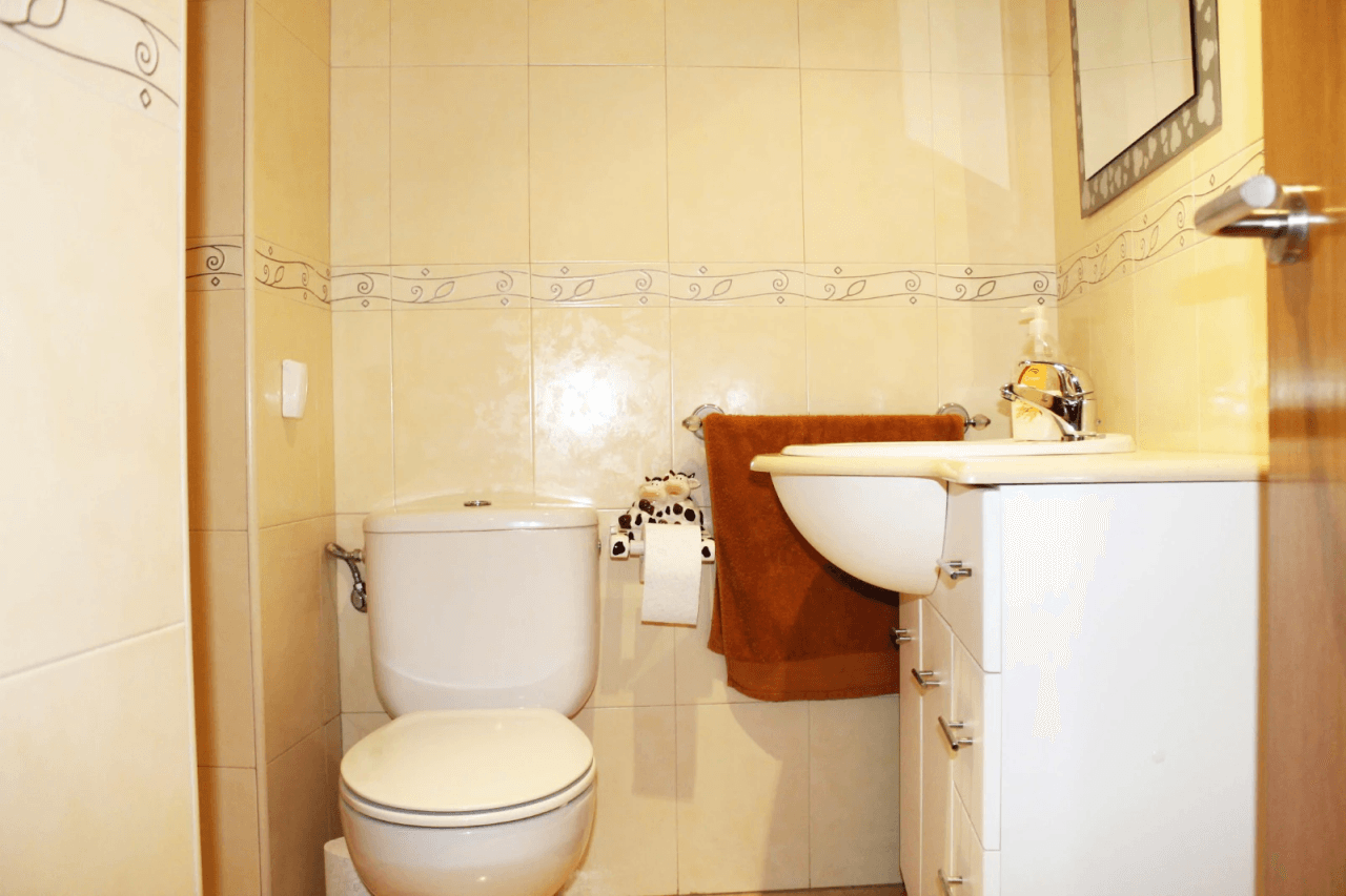 Wohnung in Vergel mit 3 Schlafzimmern, Parkplatz und Abstellraum.