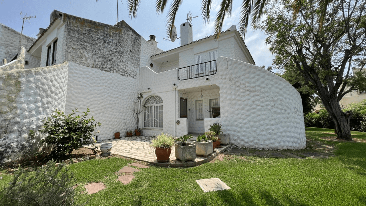 Apartment in a quiet area with pool in Els Poblets
