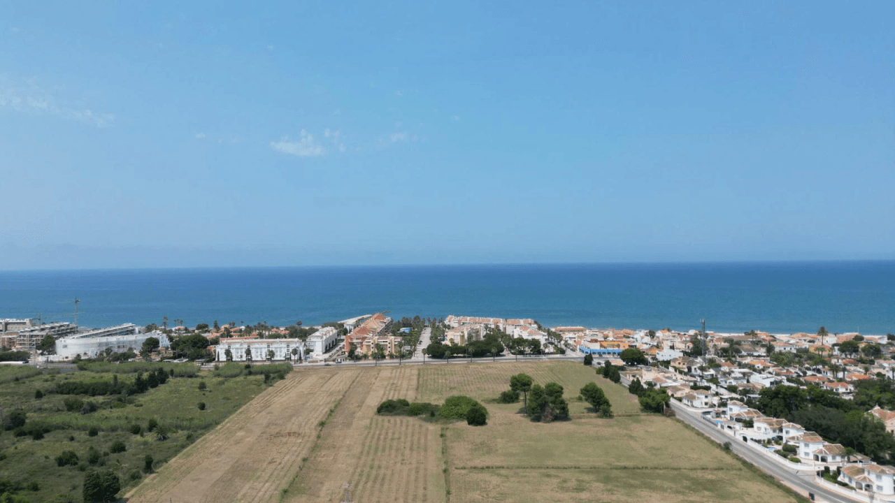 Apartment in a quiet area with pool in Els Poblets