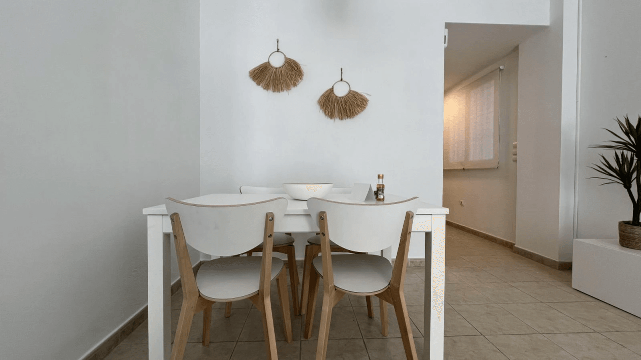 Modern appartment close to the centre and with Comunitypool.