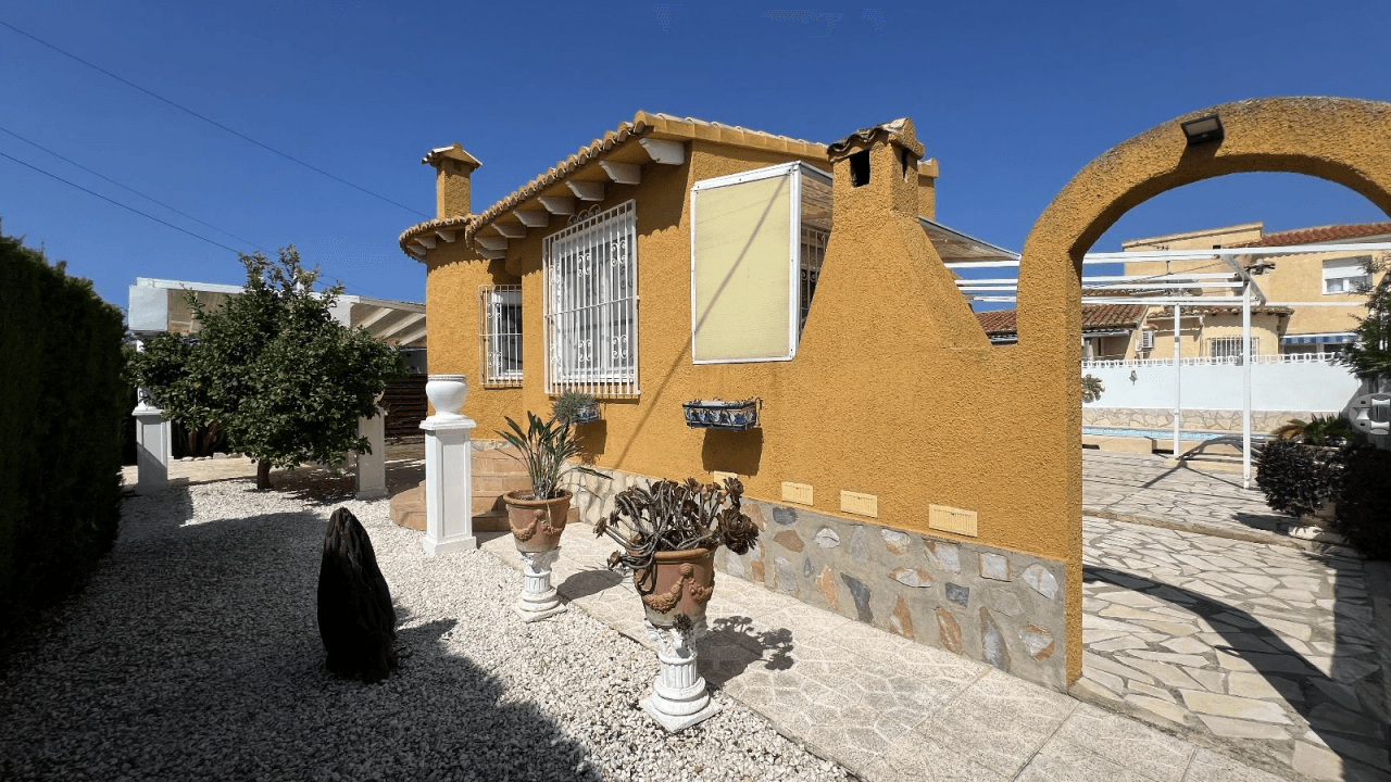 Villa just a few minutes from the sea in Els Poblets