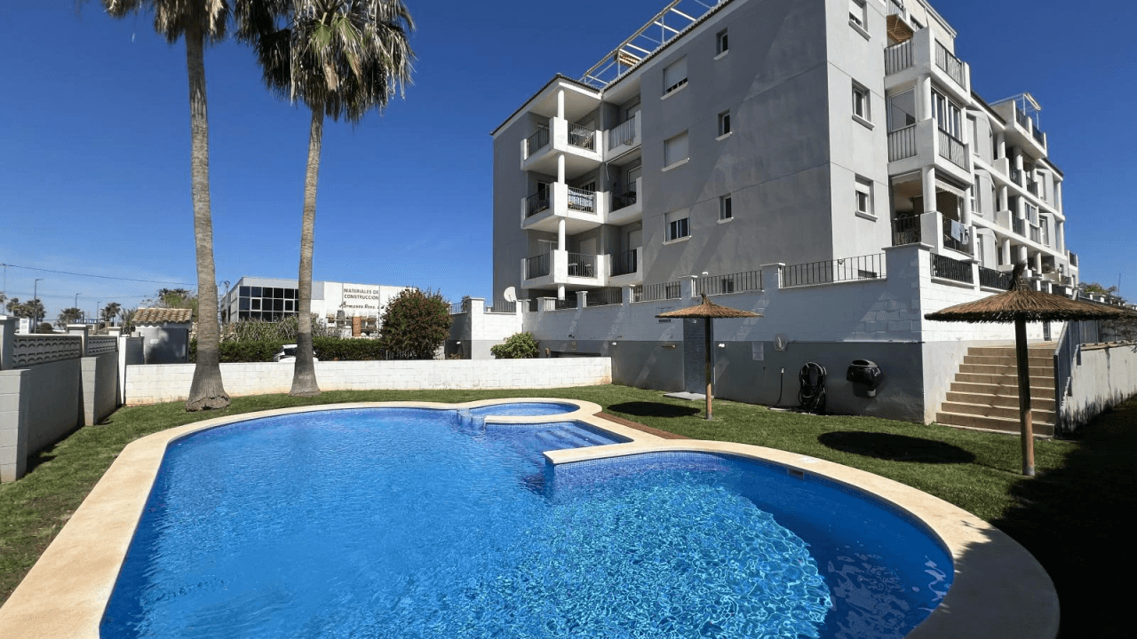 Modern appartment close to the centre and with Comunitypool.