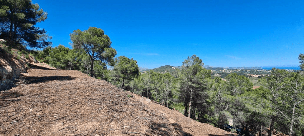 GROSSES GRUNDSTÜCK MIT PANORAMABLICK IN CALPE