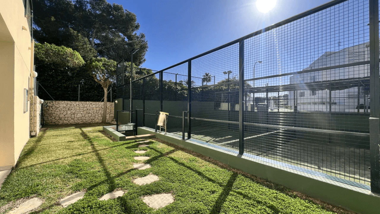 Appartment with 2 bedrooms, community pool and only 50m from the Mediterranean sea!